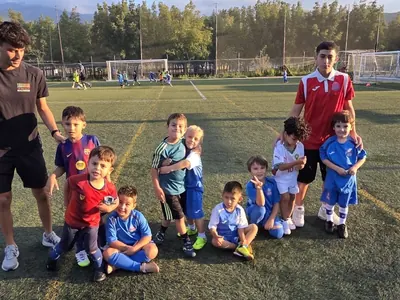 Minis i prebenjamins de l’EDFOR amb dos entrenadors al camp